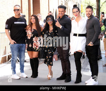 New York, NY, USA. Zum 2. Mai, 2018. Mike die Situation Sorrentino, Deena Nicole Cortese, Nicole Poli bei ABC auf die Förderung von Jersey Shore Familienurlaub am 2. Mai 2018 in New York City. Credit: Rw/ich Medien Punch/Alamy leben Nachrichten Stockfoto