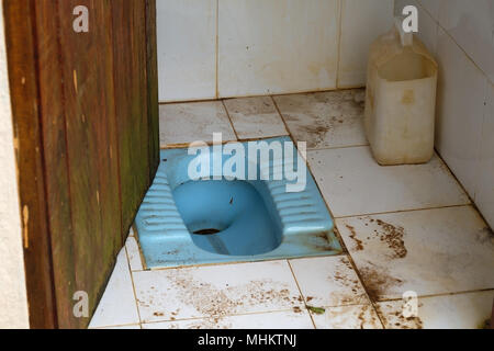Öffentliche WC hocken in Sri Lanka. Stockfoto