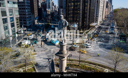 Statue von Christopher Columbus von Gaetano Russo in der Mitte des Columbus Circle, Manhattan, New York City Stockfoto