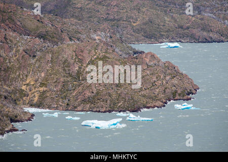 Eisbrocken brach auf den Gletscher, Lago Grey, Torres del Paine Nationalpark, Patagonien, Chile Stockfoto