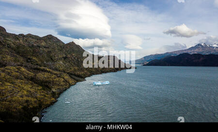 Eisbrocken brach auf den Gletscher, Lago Grey, Torres del Paine Nationalpark, Patagonien, Chile Stockfoto