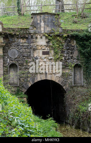 Die coates Portal von Sapperton Tunnel auf der Themse und Severn Canal, Gloucestershire, England, Großbritannien Stockfoto