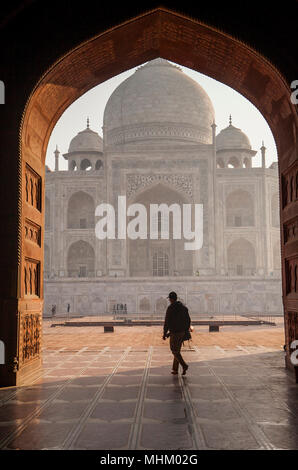 Tor, Tür, Tor, Rahmen, Rahmung, Taj Mahal, UNESCO-Weltkulturerbe, Agra, Uttar Pradesh, Indien Stockfoto