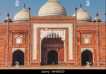 Moschee, im Inneren des Komplexes von Taj Mahal, UNESCO-Weltkulturerbe, Agra, Uttar Pradesh, Indien Stockfoto