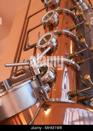 Alembic noch für die Herstellung von Alkohol in der Distillery, destilling Spirituosen Stockfoto