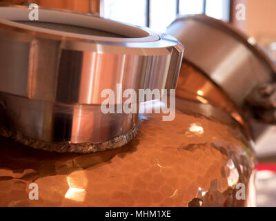 Alembic noch für die Herstellung von Alkohol in der Distillery, destilling Spirituosen Stockfoto