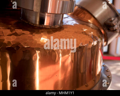 Alembic noch für die Herstellung von Alkohol in der Distillery, destilling Spirituosen Stockfoto