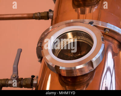 Alembic noch für die Herstellung von Alkohol in der Distillery, destilling Spirituosen Stockfoto