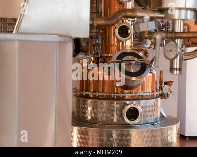 Alembic noch für die Herstellung von Alkohol in der Distillery, destilling Spirituosen Stockfoto