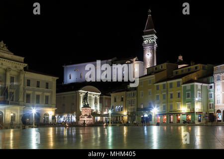 Beeindruckend bei Nacht Tartini-platz in der Altstadt von Piran. Slowenien, Europa. Stockfoto