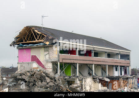 GLASGOW, Schottland - 13. SEPTEMBER 2013: eine Toryglen Haus in den Prozess der Einführung für die Regeneration im lokalen Bereich abgerissen. Stockfoto