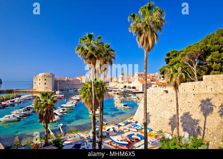 Dubrovnik farbenfrohen Blick auf den Hafen von Ploce, alten Mauern der Stadt in Dalmatien Region von Kroatien Stockfoto