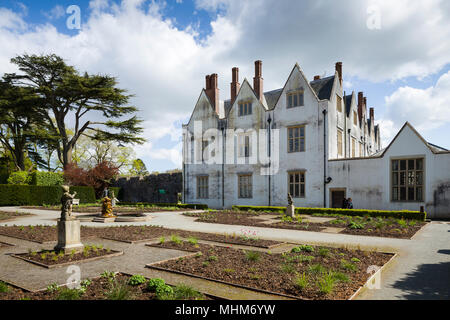 St Ffagans Castle/Castell Sain Ffagan, ein elisabethanisches Herrenhaus in der Nähe von Cardiff, Wales, UK, Teil von St. Fagans National Museum der Geschichte. Stockfoto