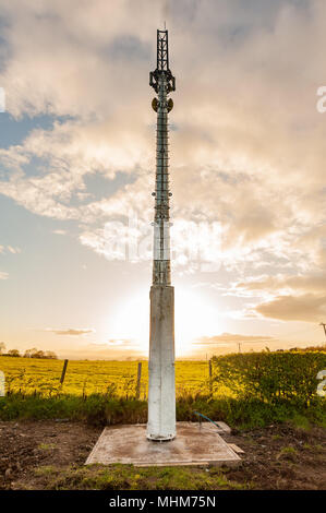 High speed ländlichen breiten Band teilweise abgeschlossen Mast, auf Charlton Hill, Shropshire zum 2. Mai 2018 installiert im Namen von Airband - Shropshire anschließen Stockfoto