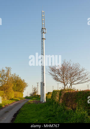 High speed ländlichen breiten Band teilweise abgeschlossen Mast, auf Charlton Hill, Shropshire zum 2. Mai 2018 installiert im Namen von Airband - Shropshire anschließen Stockfoto