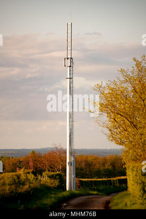 High speed ländlichen breiten Band teilweise abgeschlossen Mast, auf Charlton Hill, Shropshire zum 2. Mai 2018 installiert im Namen von Airband - Shropshire anschließen Stockfoto