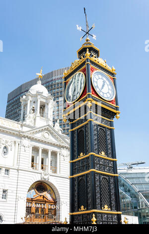 Wenig Ben Clock Tower und Victoria Palace Theatre, Victoria Street, Victoria, Westminster, London, England, Vereinigtes Königreich Stockfoto