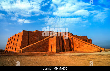 Restaurierte zikkurat im alten Ur, sumerischen Tempel im Irak Stockfoto