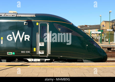 Great Western Railways Hitachi Klasse 800 800030 neue Diesel-elektrische Super Express am Hauptbahnhof Cardiff, South Wales, Großbritannien Stockfoto