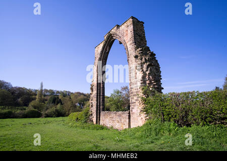 Die Ruine der gewölbten Fenster Rahmen in der "Dale Abbey, Derbyshire, Großbritannien Stockfoto