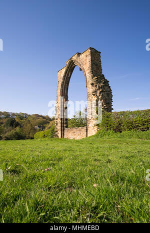 Die Ruine der gewölbten Fenster Rahmen in der "Dale Abbey, Derbyshire, Großbritannien Stockfoto