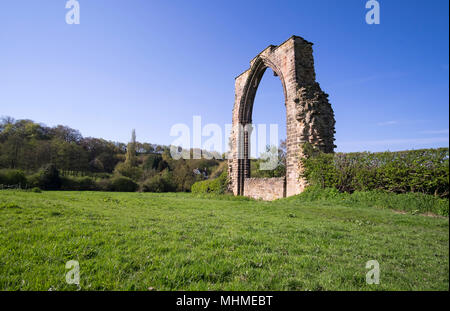 Die Ruine der gewölbten Fenster Rahmen in der "Dale Abbey, Derbyshire, Großbritannien Stockfoto