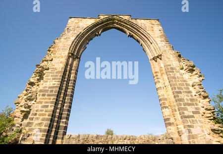 Die Ruine der gewölbten Fenster Rahmen in der "Dale Abbey, Derbyshire, Großbritannien Stockfoto