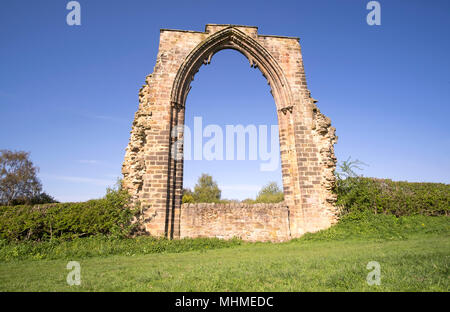 Die Ruine der gewölbten Fenster Rahmen in der "Dale Abbey, Derbyshire, Großbritannien Stockfoto