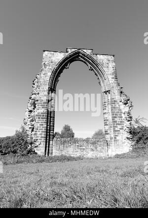 Die Ruine der gewölbten Fenster Rahmen in der "Dale Abbey, Derbyshire, Großbritannien Stockfoto