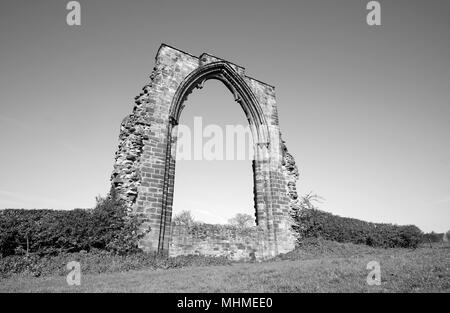 Die Ruine der gewölbten Fenster Rahmen in der "Dale Abbey, Derbyshire, Großbritannien Stockfoto