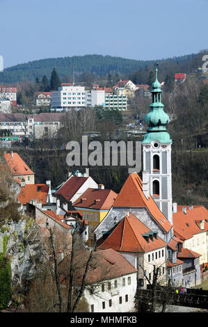 Anzeigen von Cesky Krumlov vom schloss die Stadt mit dem Glockenturm der Kirche von St. Jost, Tschechische Republik Stockfoto