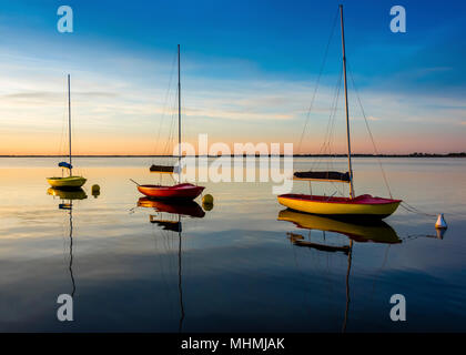 Sonnenaufgang auf dem Etang de Thau Stockfoto