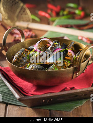 Muscheln Masala. Schalentiere Curry. Indien Essen Stockfoto