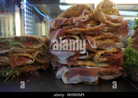 Italienische Panini mit Chips in Florenz Stockfoto