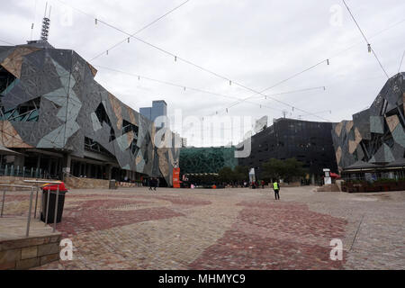 MELBOURNE, AUSTRALIEN, 16. August 2017 - Melbourne ist die Hauptstadt und die bevölkerungsreichste Stadt Victoria, Studenten und Touristen im kulturellen Zentrum Stockfoto