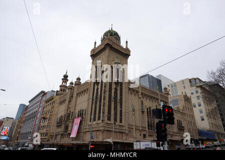 MELBOURNE, AUSTRALIEN, 16. August 2017 - Melbourne ist die Hauptstadt und die bevölkerungsreichste Stadt des australischen Bundesstaates Victoria, Straßen, Verkehr, local ein Stockfoto