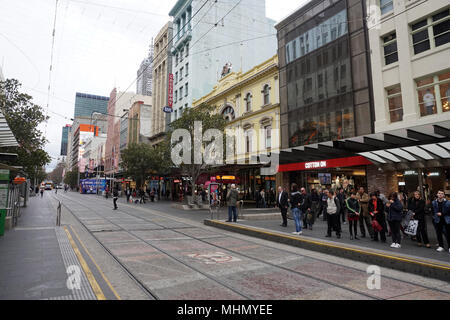 MELBOURNE, AUSTRALIEN, 16. August 2017 - Melbourne ist die Hauptstadt und die bevölkerungsreichste Stadt des australischen Bundesstaates Victoria, Straßen, Verkehr, local ein Stockfoto