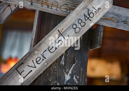 Everest Berg Zeichen 8846mt Stockfoto