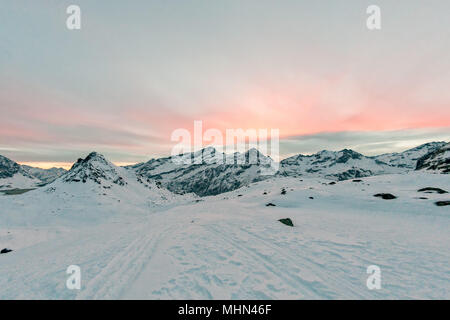 Alpen riesige Panorama Monte Bianco wunderschöner Sonnenuntergang Stockfoto