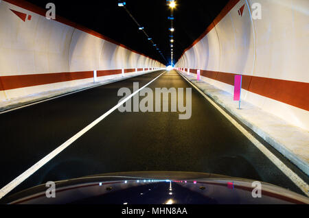 Sardinien, Italien; Tunnel auf der SS125 nach Cagliari Stockfoto