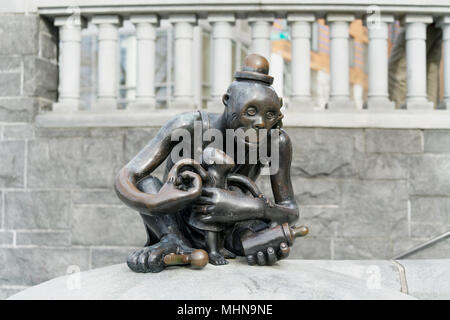 Tom Otterness Skulpturen im Battery Park City Rockefeller Park, mit dem Titel "der realen Welt", sind ein ätzender Kommentar zum Kapitalismus. Stockfoto