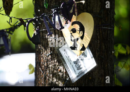 Tribute zu George Michael vor seinem Haus in Highgate, nördlich von London. George Michael's Familie haben Fans gebeten, ihren Tribut von außerhalb der ehemaligen des verstorbenen Sänger Wohnungen für seine Nachbarn zu entfernen. Stockfoto