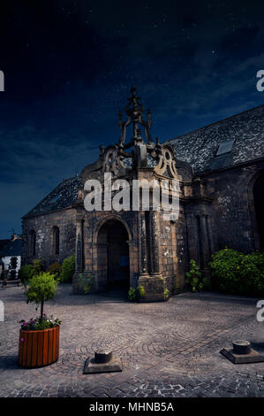 Eglise Saint Cornely Kirche bei Nacht, in Quiberon, Morbihan Bretagne Frankreich Europa Stockfoto