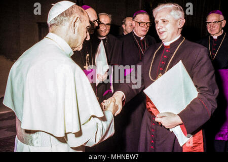 Papst Paul VI. und Kardinal Ratzinger 13 10 1977 Stockfoto