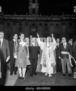 Rom nach etwa einem Jahrhundert (Papst Pius XI. war der letzte Papst im Campidoglio) Papst Paul VI. Er sieht in Campidoglio 16 04 1966 Stockfoto