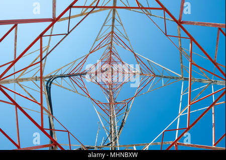 Riesige Antenne Pylon vor Kloster an der Spitze des Mount Pantokrator, Korfu, Griechenland Stockfoto