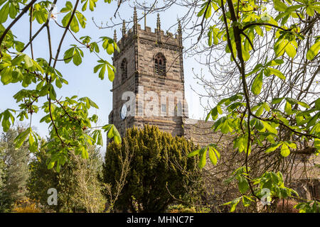 St. Peters Kirche im Zentrum des historischen Dorfes Prestbury, Cheshire Stockfoto