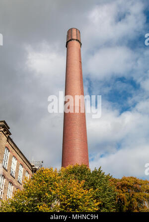 Mühle Schornstein in einer ehemaligen Textilfabrik im Bollington Cheshire. Industrielle Erbe Stockfoto