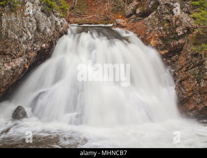 Schnell fließenden Wasserfall im Victoria Park, Nova Scotia. Stockfoto