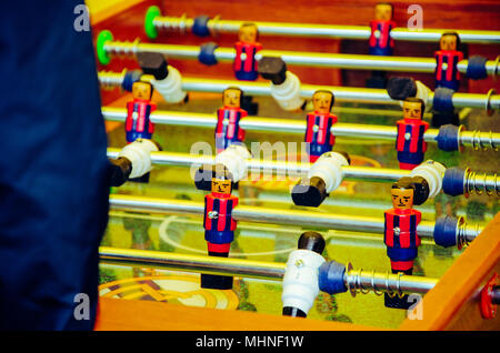 Tabelle Fußball-Spiel mit Händen in einem Team gespielt Stockfoto